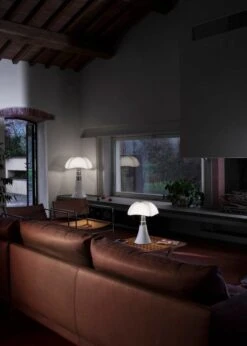 Martinelli Luce Pipistrello LED Pöytävalaisin, Himmennettävä, Valkoinen 7 Martinelli Luce Pipistrello LED Pöytävalaisin, Himmennettävä, Valkoinen -Louis Poulsen Myymälämyynti 0041219 MARTINELLILUCE