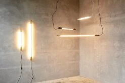 NUAD Radent Seinävalaisin 135 Cm, Messinki -Louis Poulsen Myymälämyynti 03 023 49824688131 o