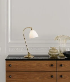 GUBI Bestlite BL2 Pöytävalaisin, Messinki - Luuposliini -Louis Poulsen Myymälämyynti 1001Gubi AK