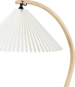GUBI Timberline Lattiavalaisin, Tammi - Koivu - Valkoinen Canvas -Louis Poulsen Myymälämyynti 10108292 DTL Timberline Floor Lamp White Linen Off