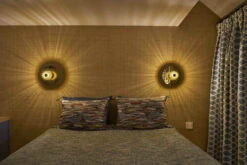 DCWéditions In The Sun 270 Seinä-/kattovalaisin, Hopea - Kulta 8 DCWéditions In The Sun 270 Seinä-/kattovalaisin, Hopea - Kulta -Louis Poulsen Myymälämyynti 16 ITS 270 WALL GOLD GOLD