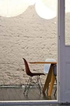 Vitra Akari 55A Riippuvalaisin 6 Vitra Akari 55A Riippuvalaisin -Louis Poulsen Myymälämyynti 1974432 Vitra Pop Up Store Amsterdam master