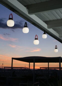 Martinelli Luce Kiki Ladattava Valaisin, Valkoinen -Louis Poulsen Myymälämyynti 20210611162025 78607c73 me