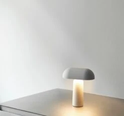 Normann Copenhagen Porta Ladattava Pöytävalaisin, Valkoinen -Louis Poulsen Myymälämyynti 2021 Porta Table Lamp White 03