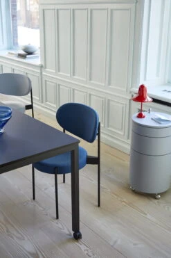 Verpan Pantop Portable Ladattava Pöytävalaisin 18 Cm, Kirkkaanpunainen -Louis Poulsen Myymälämyynti 2021 Verpan FUN Series430Reflect Move Barboy Pantop Portable BrightRed CloseUp HR