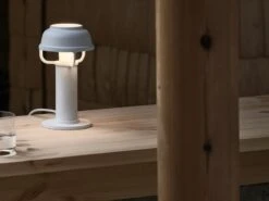 Artek Kori Pöytävalaisin, Valkoinen -Louis Poulsen Myymälämyynti 2022 06 27 Artek 0591 1 final lores