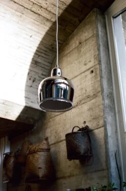 Artek Aalto Riippuvalaisin A330S -Louis Poulsen Myymälämyynti 2114104 Pendant Light A330S Golden Bell chrome