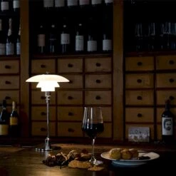 Louis Poulsen PH 2/1 Pöytävalaisin, Metalloitu Musta -Louis Poulsen Myymälämyynti 23LPPH iso HV