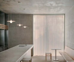 Wästberg W202 Halo S3 Riippuvalaisin, Valkoinen -Louis Poulsen Myymälämyynti 2ddc2099 fef1 41d2 89d7 233184e2cb46 20 08Halo Wa CC 88stberg DCD SimonMenges HiRes 07 28kopia 29