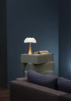 Martinelli Luce Pipistrello Medium Pöytävalaisin, Himmennettävä, Messinki -Louis Poulsen Myymälämyynti 620 MED PIPISTRELLO 51 martinelliluce