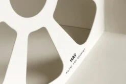 HAY Arcs Seinävalaisin, Suora Seinäkytkentä, Cobalt Blue -Louis Poulsen Myymälämyynti 9367011109000 Arcs Shade auburn red detail 02 1