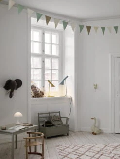 Louis Poulsen AJ Pöytävalaisin V3, Vaaleanharmaa 7 Louis Poulsen AJ Pöytävalaisin V3, Vaaleanharmaa -Louis Poulsen Myymälämyynti AJ Mini Yellow AJ Table Pale Petroleum Jagtvej SS20 06995 A