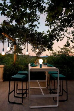 Fermob Aplô Ladattava Valaisin H24, Acapulco Blue -Louis Poulsen Myymälämyynti APLO BLEU ACAPULCO BELLEVIE MONTELIMAR ALBUM2021 AURELIE LECUYER