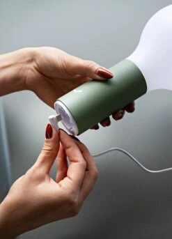 Fermob Aplô Ladattava Valaisin H24, Cactus 9 Fermob Aplô Ladattava Valaisin H24, Cactus -Louis Poulsen Myymälämyynti APL CACTUS RAMATUELLE RESIDENTIAL DESIGNER2021 NICOLAS MATHEUS 1