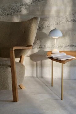 &Tradition Flowerpot VP9 Ladattava Pöytävalaisin, Mattavalkoinen 11 &Tradition Flowerpot VP9 Ladattava Pöytävalaisin, Mattavalkoinen -Louis Poulsen Myymälämyynti ATD 2021 RetailWulff ATD2 Pinwheel HM7 Flowerpot VP9 kopirole