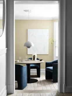 &Tradition Flowerpot VP2 Riippuvalaisin, Mattavalkoinen -Louis Poulsen Myymälämyynti ATD Lifestyle 2019 Flowerpot VP2 In Between SK11 Loafer SC24