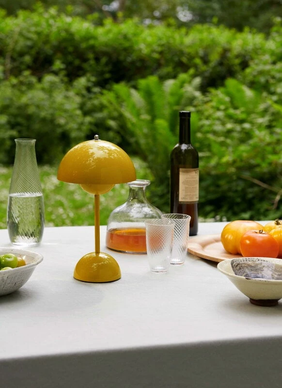 &Tradition Flowerpot VP9 Ladattava Pöytävalaisin, Mustard 6 &Tradition Flowerpot VP9 Ladattava Pöytävalaisin, Mustard - Image 6