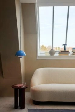 &Tradition Flowerpot VP1 Riippuvalaisin, Swim Blue -Louis Poulsen Myymälämyynti ATD Retail 2023 Flowerpot VP1 Tung JA3 Margas LC3 Como SC53 Collect Glass SC78role