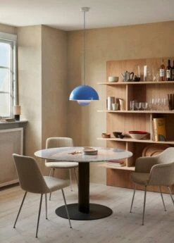 &Tradition Flowerpot VP7 Riippuvalaisin, Swim Blue -Louis Poulsen Myymälämyynti ATD Retail 2023 Flowerpot VP7 Rely HW8 Rely HW36 In Between SK19 Manhattan SC52 Collect Wine Glass SC79 SC80 Collect Glass SC60role