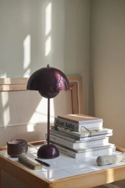 &Tradition Flowerpot VP3 Pöytävalaisin, Dark Plum -Louis Poulsen Myymälämyynti ATD Retail 2023 Flowerpot VP3 2