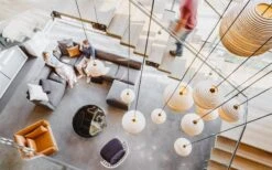 Graypants Moon14 Riippuvalaisin, Valkoinen -Louis Poulsen Myymälämyynti Ancestry offices by Rapt Studio 11