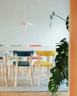 Artek Kori Riippuvalaisin Kupuvarjostimella, Valkoinen -Louis Poulsen Myymälämyynti Artek Tuoli 69 Kori Poyta 83 table 1