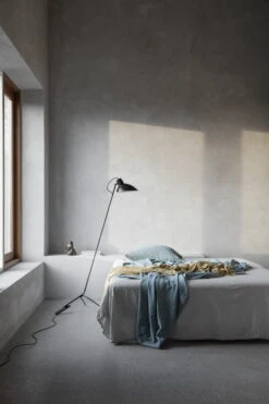 Astep VV Cinquanta Lattiavalaisin, Musta -Louis Poulsen Myymälämyynti Astep 1719 2 VVCinquanta Floor 300dpi