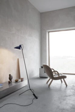 Astep VV Cinquanta Lattiavalaisin, Musta -Louis Poulsen Myymälämyynti Astep 2019 VVCinquanta Floor ON 300dpi