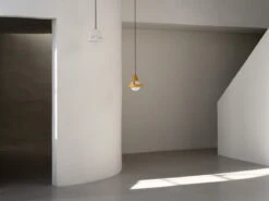 AGO Balloon Riippuvalaisin, Harmaanruskea 11 AGO Balloon Riippuvalaisin, Harmaanruskea -Louis Poulsen Myymälämyynti BALLOON 2021 02 HIGH