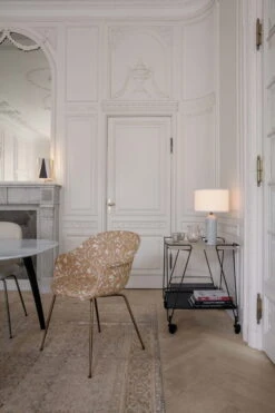 GUBI Gravity Pöytävalaisin, Iso, Harmaa Marmori -Louis Poulsen Myymälämyynti BeetleDiningChair GUBIDiningTable B 4TableLamp BatDiningChair MategotTrolley GravityTableLamp On