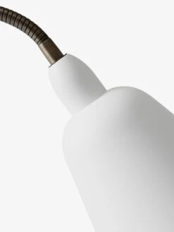 &Tradition Bellevue AJ7 Lattiavalaisin, Valkoinen - Pronssattu Messinki -Louis Poulsen Myymälämyynti Bellevue AJ7 Anniversary Edition White Brass detail