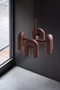 AGO Cirkus Kattokruunu, Pieni, Hiilenharmaa 11 AGO Cirkus Kattokruunu, Pieni, Hiilenharmaa -Louis Poulsen Myymälämyynti CIRKUS 2021 03 HIGH 1