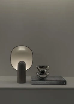 New Works Ware Pöytävalaisin, Harmaa -Louis Poulsen Myymälämyynti DSC8022