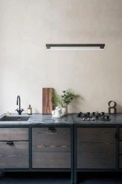 Frama Eiffel Single Riippuvalaisin, 100 Cm, Musta 10 Frama Eiffel Single Riippuvalaisin, 100 Cm, Musta -Louis Poulsen Myymälämyynti Frama Studio Store Stockholm 2