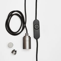 Tala Graphite Plug-in Riippuvalaisin 8 Tala Graphite Plug-in Riippuvalaisin -Louis Poulsen Myymälämyynti Graphite plug in pendant flatlay EU