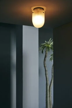 GUBI Seine Kattovalaisin, Antiikkimessinki - Koralli 9 GUBI Seine Kattovalaisin, Antiikkimessinki - Koralli -Louis Poulsen Myymälämyynti Gubi Fall 2022 60