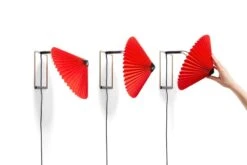 HAY Matin 300 Seinävalaisin, Kirkkaanpunainen -Louis Poulsen Myymälämyynti HA4191262009000 Matin Wall 300 bright red shade 05