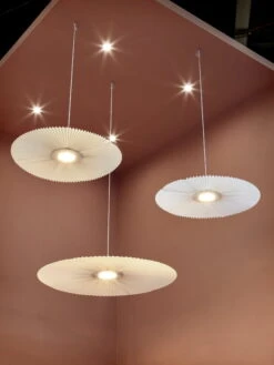 Hartô Carmen Riippuvalaisin 50 Cm, Valkoinen -Louis Poulsen Myymälämyynti HARTO M O SEPT2018 5444 HD