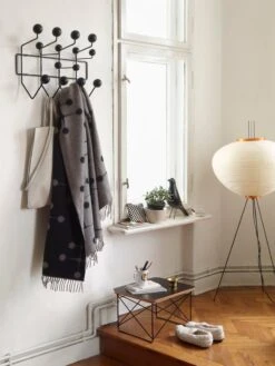 Vitra Akari 10A Lattiavalaisin -Louis Poulsen Myymälämyynti Hang it all Eames Bird Eames Occasional Table LTR Pouches Akari Black Collection 1097325 master