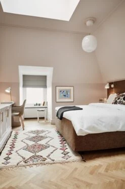 Louis Poulsen VL38 Lattiavalaisin V2 LED, Valkoinen -Louis Poulsen Myymälämyynti Hotel St George Sky Attic room 2000px