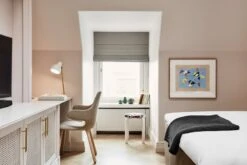 Louis Poulsen VL38 Lattiavalaisin V2 LED, Valkoinen -Louis Poulsen Myymälämyynti Hotel St George Sky Attic v2 2000px