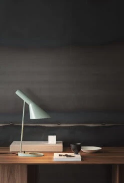 Louis Poulsen AJ Pöytävalaisin V3, Vaalea Petrooli -Louis Poulsen Myymälämyynti Interior photos Modern SS2019 Louis Poulsen 08 04792