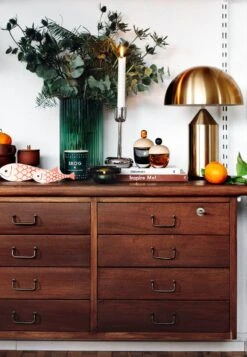 Oluce Atollo 238 Pöytävalaisin, Kulta -Louis Poulsen Myymälämyynti Joulu6 2017 suvi kesalainen