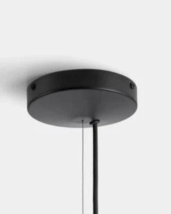 LYFA Repose Riippuvalaisin 400, Opaali - Musta -Louis Poulsen Myymälämyynti LYFA REPOSE Canopy Black