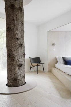 HAY Noc Wall Button Seinävalaisin, Luonnonvalkoinen -Louis Poulsen Myymälämyynti Loevtag Hotel 2019 Dapper Balder 152 Noc Wall Button Eclectic Col