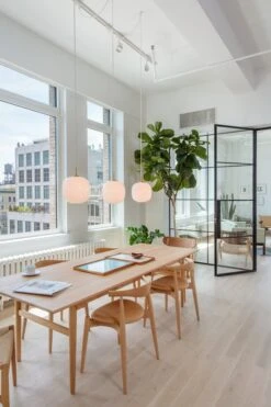 Louis Poulsen VL45 Radiohus 250 Riippuvalaisin -Louis Poulsen Myymälämyynti Louis Poulsen Carl Hansen IMG 3165 Edit