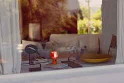 Marset Chispa Ladattava Valaisin, Oranssi 10 Marset Chispa Ladattava Valaisin, Oranssi -Louis Poulsen Myymälämyynti MARSET HR CHISPA ORANGE MARISCAL