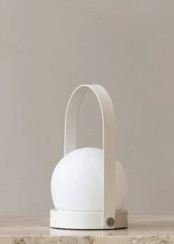 MENU Carrie Ladattava Pöytävalaisin, Ulkokäyttöön, Valkoinen -Louis Poulsen Myymälämyynti MENU Carrie Table Lamp 9