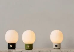 MENU JWDA Portable Ladattava Pöytävalaisin, Alabaster White -Louis Poulsen Myymälämyynti MENU JWDA Table Lamp Portable Androgyne Lounge Table 1