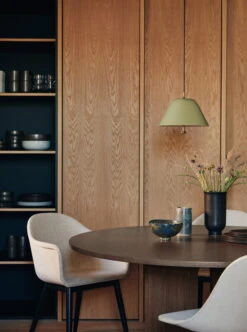 MENU Levitate Riippuvalaisin, 28 Cm, Salvianvihreä - Messinki -Louis Poulsen Myymälämyynti MENU Levitate Pendant Harbour Dining chair Androgyne Dining Table Cyclades NNDW